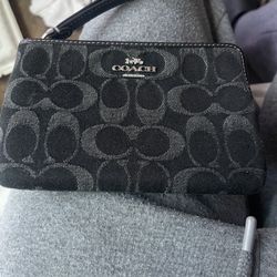 Coach Wristlet Purse – Black/Gray Signature Print