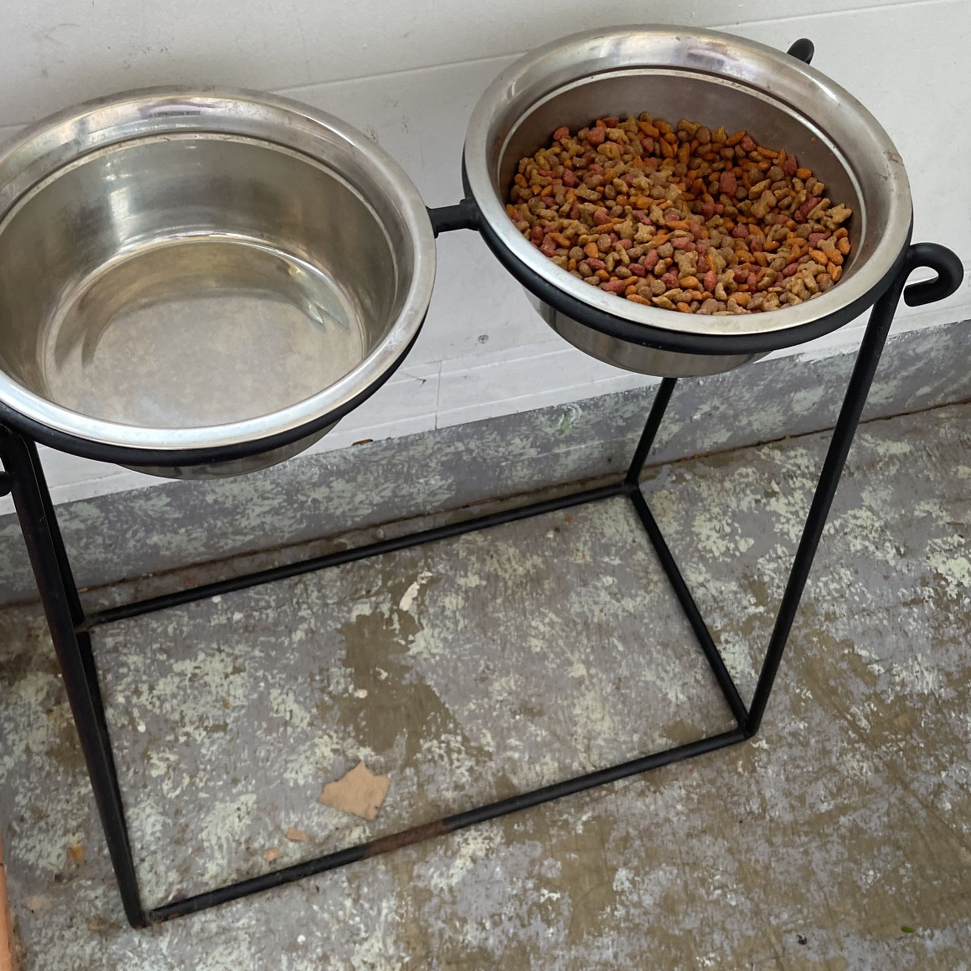 Pets Food And Water Container