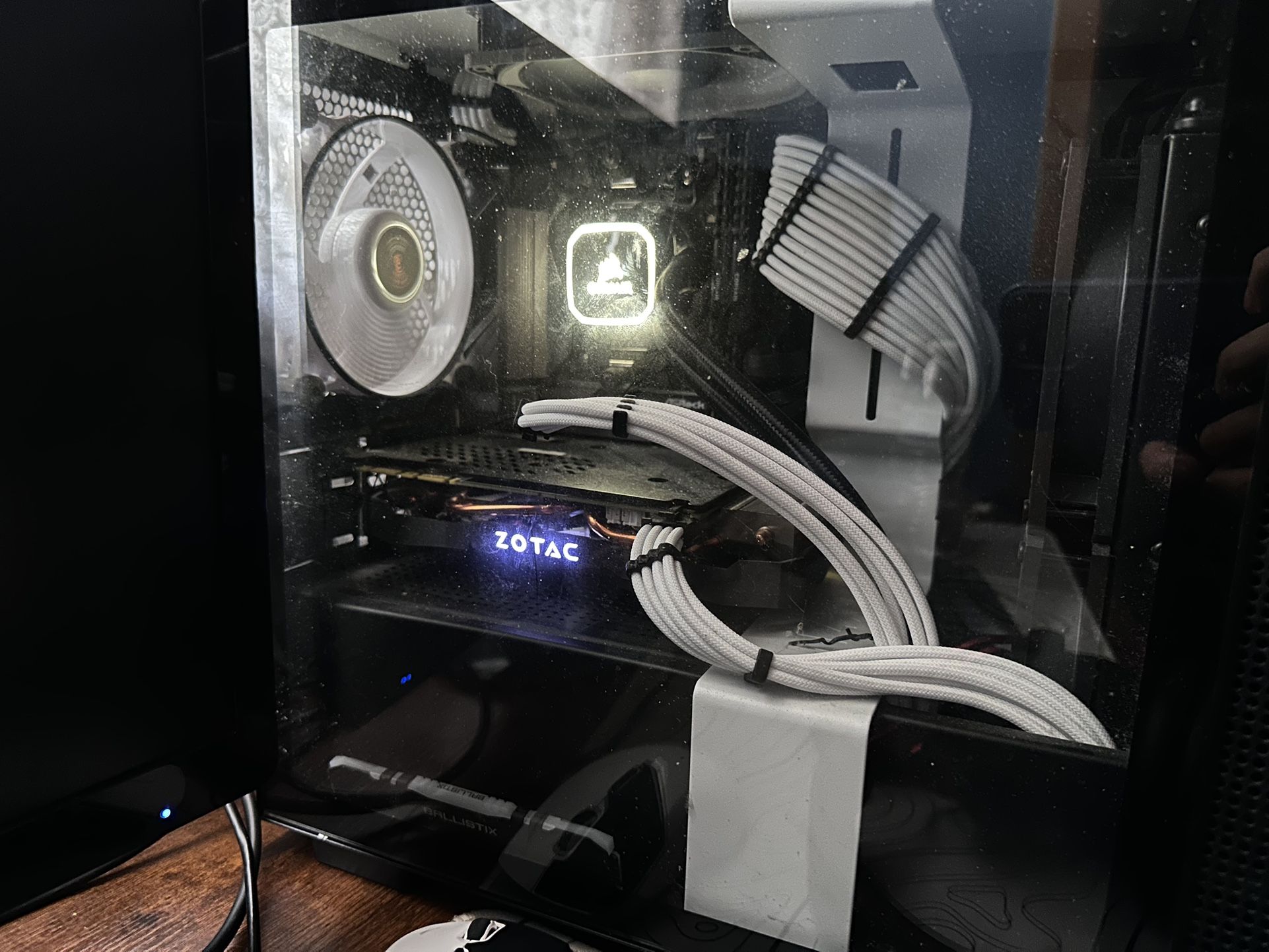 NZXT Gaming PC With Profesional Mic And Headset 