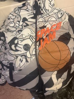 Looney Tunes Thick Jacket MEFIUM SIZE RUNS BIG 