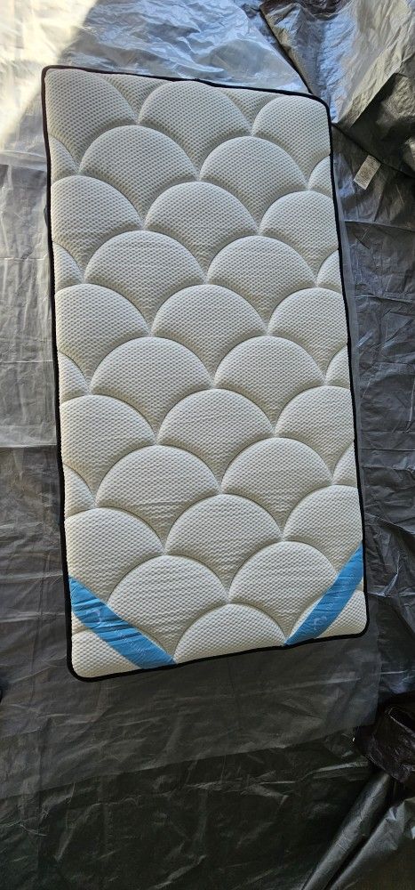 DreamCloud Premier Memory Foam Mattress, Twin, Like New