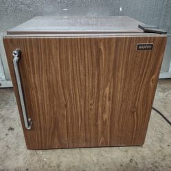 Mini Fridge 