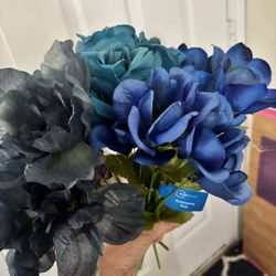 Artificial blue flowers bouquets 