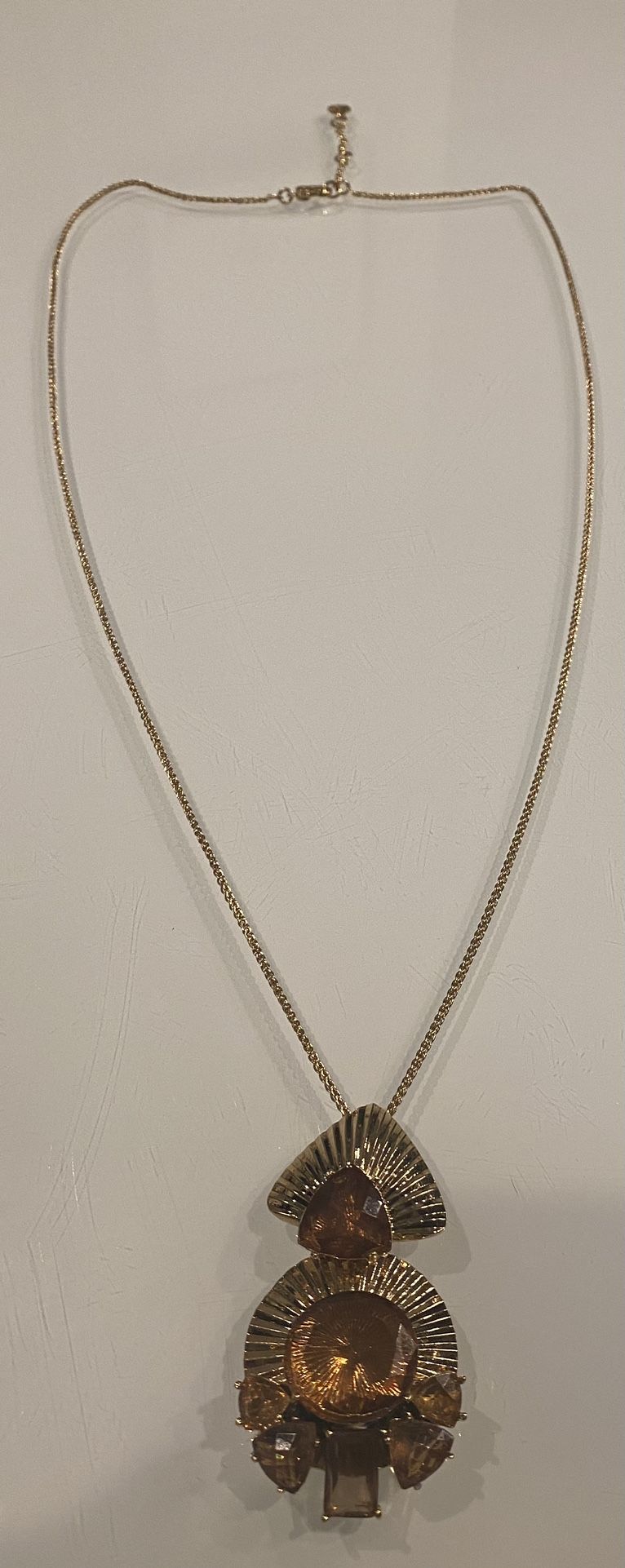 Vintage Monet Amber Pendant Necklace 19 1/2” Good vintage condition other than 2 prongs missing upper large stone not easily visible