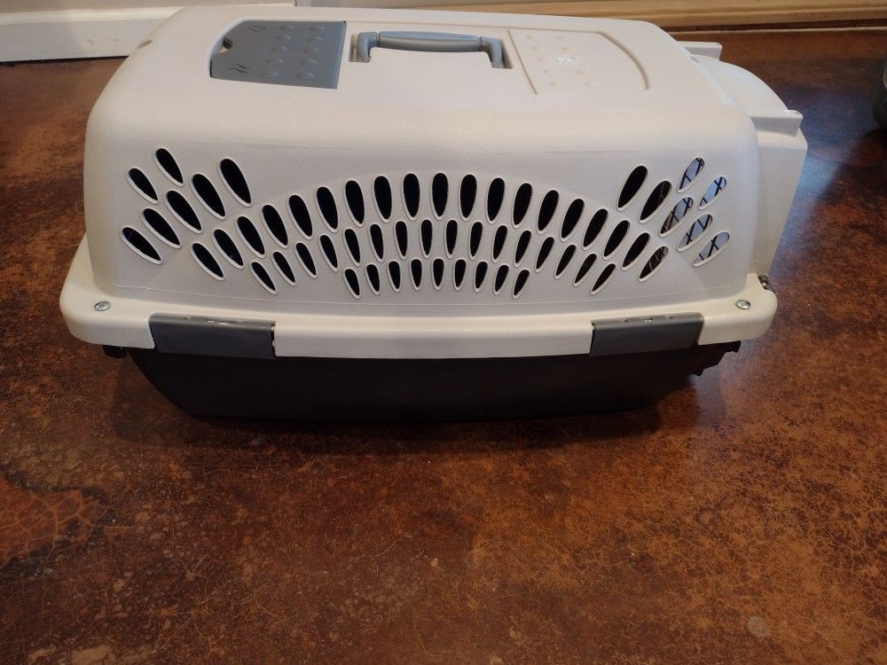 Petmate Brand Dog/Cat Crate, Small