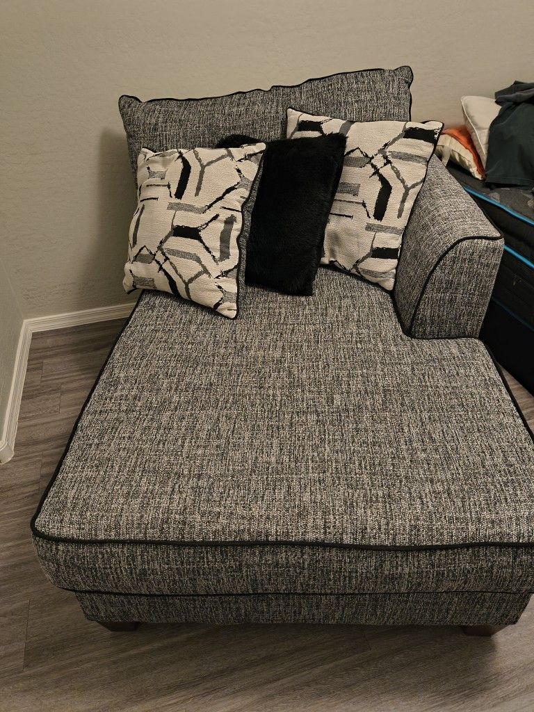 Small Couch w/ pillows