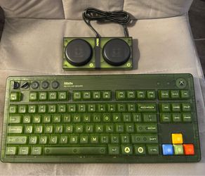 8Bitdo Xbox Retro Keyboard