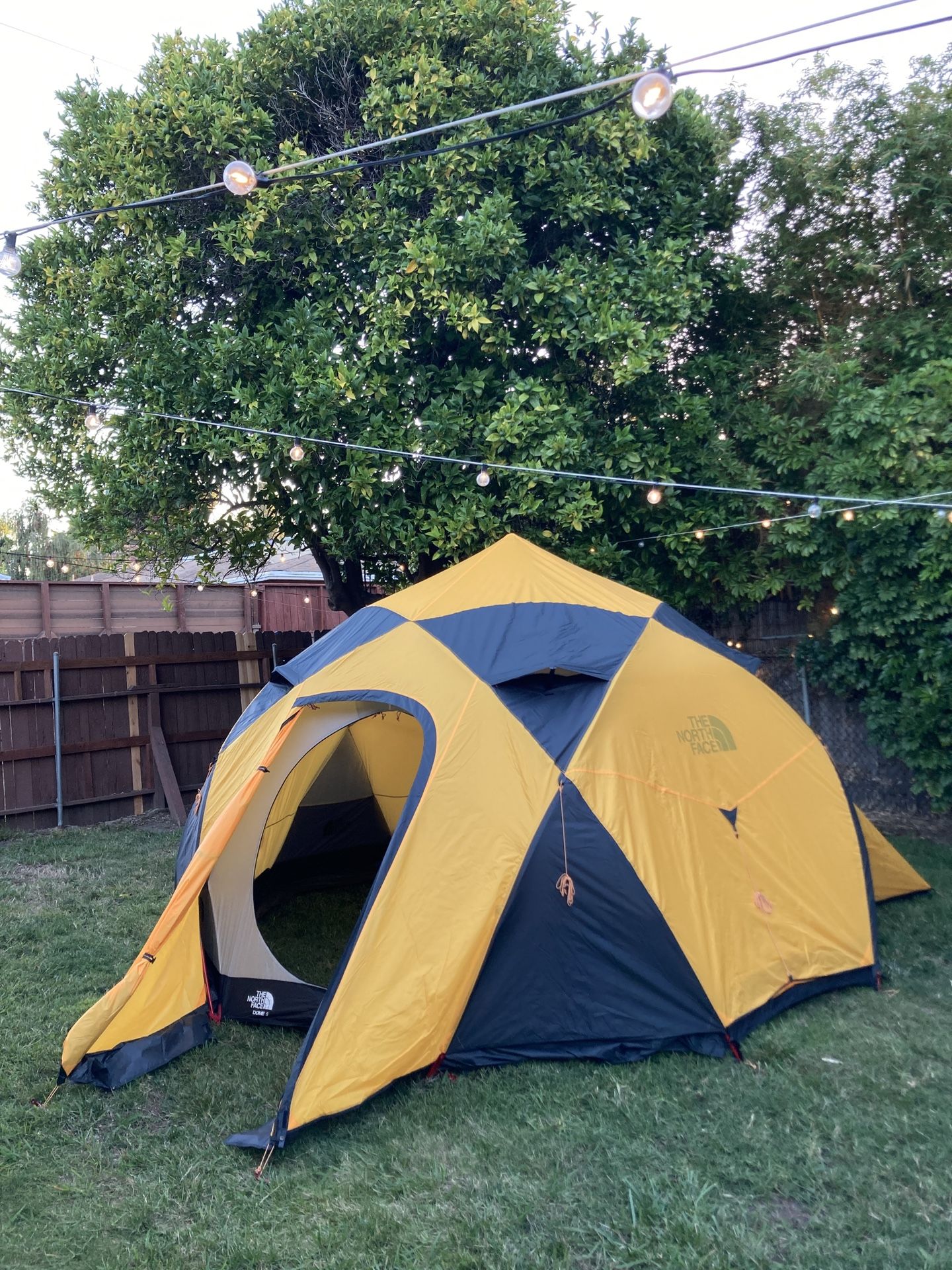 The North Face Dome 5 Tent With Footprint
