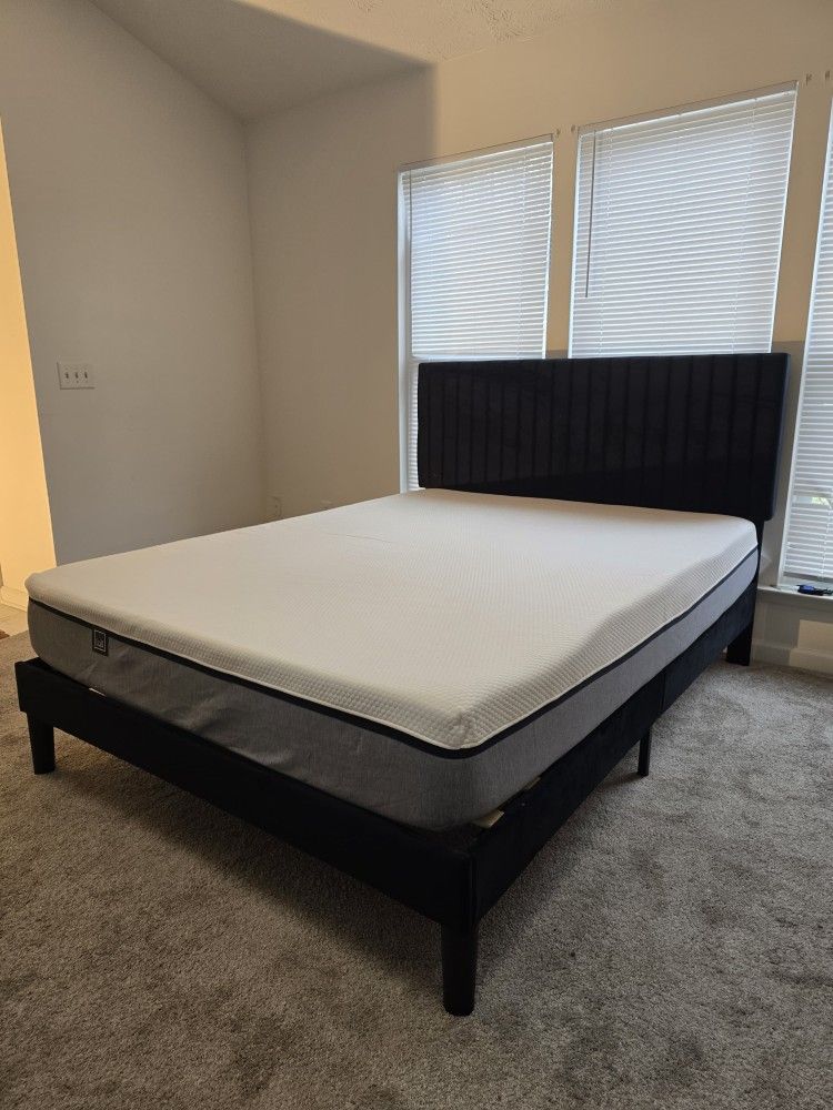 QUEEN SIZE BED