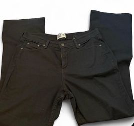levi’s Black bootcut jeans with a relaxed fit