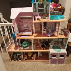 Costco (Kidcraft)Dollhouse (Bag Of Barbies/clothes)