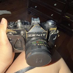 Vintage Zenit TTL Film Camera w/ Lens 📸