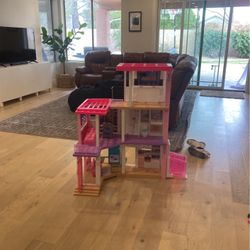 Barbie Dream House -