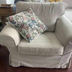 Comfy Chair (delivery available!)