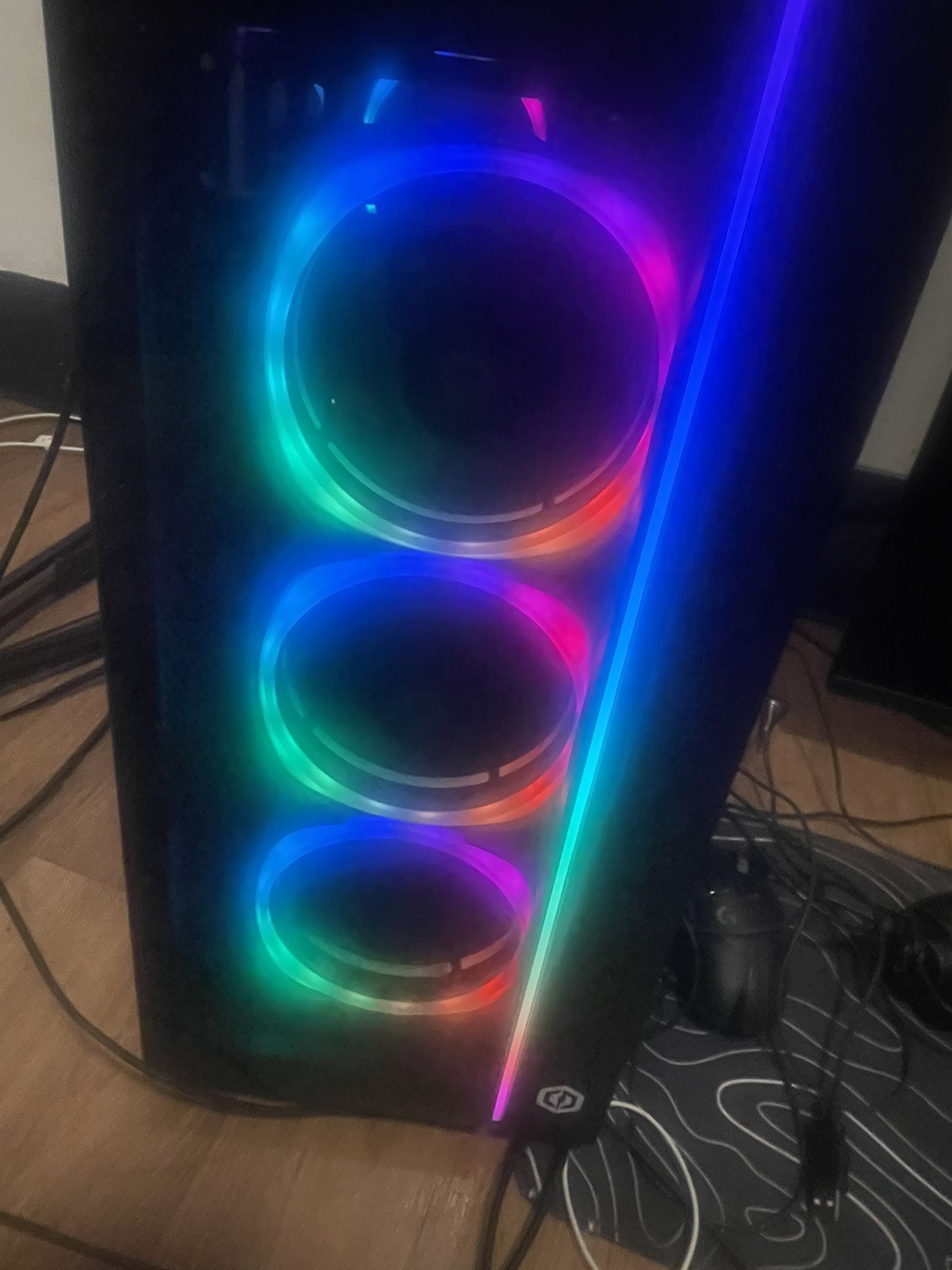 Selling gaming pc for 1,2k dollars