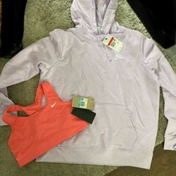 New Nike Sweatshirt And Sports Bra Read Description 