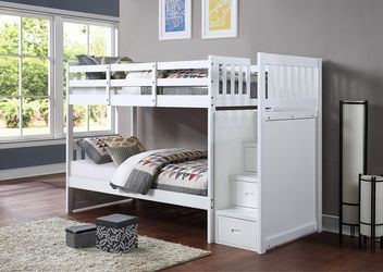 Twin / Twin Bunk Bed
Reversible Staircase with Drawers
White Finish