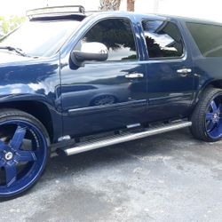 Chevrolet Suburban 2007 8000k.            