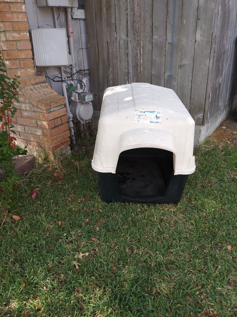House for large dog great condition very clean