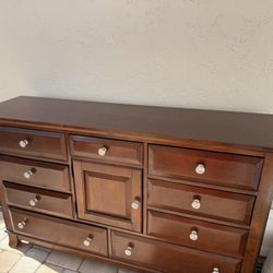 Dresser 9 Drawers 