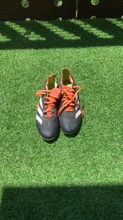 Perdeator soccer cleats size 7