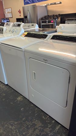Nice like new Whirlpool washer and gas dryer set