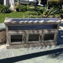 Entertainment center