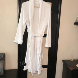 White Ellen Tracy Fleece Bathrobe