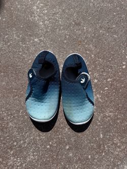 Toddler boys swimming shoes (size 8)