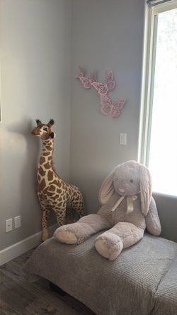 4ft Giraffe toy and big stuffed bunny 45$both