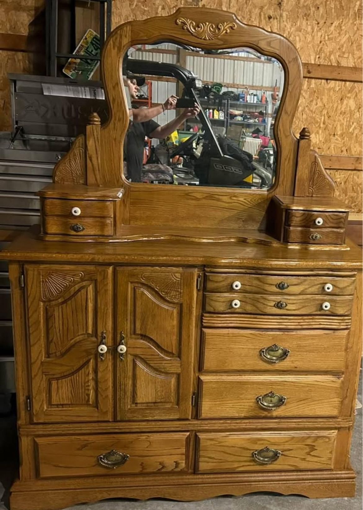 American Heirloom Full Size bedroom set