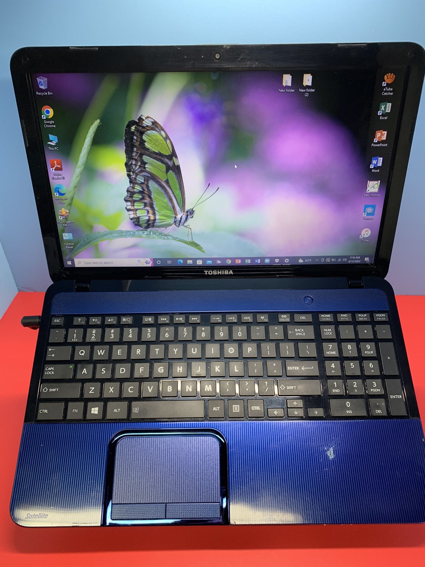 ..TOSHIBA SATÉLITE . .L855S….120 GB SSD...6.0 RAM . READY FOR CLASSES ON LINE OR WORK FROM HOME