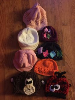8 Winter hats 6-12 months