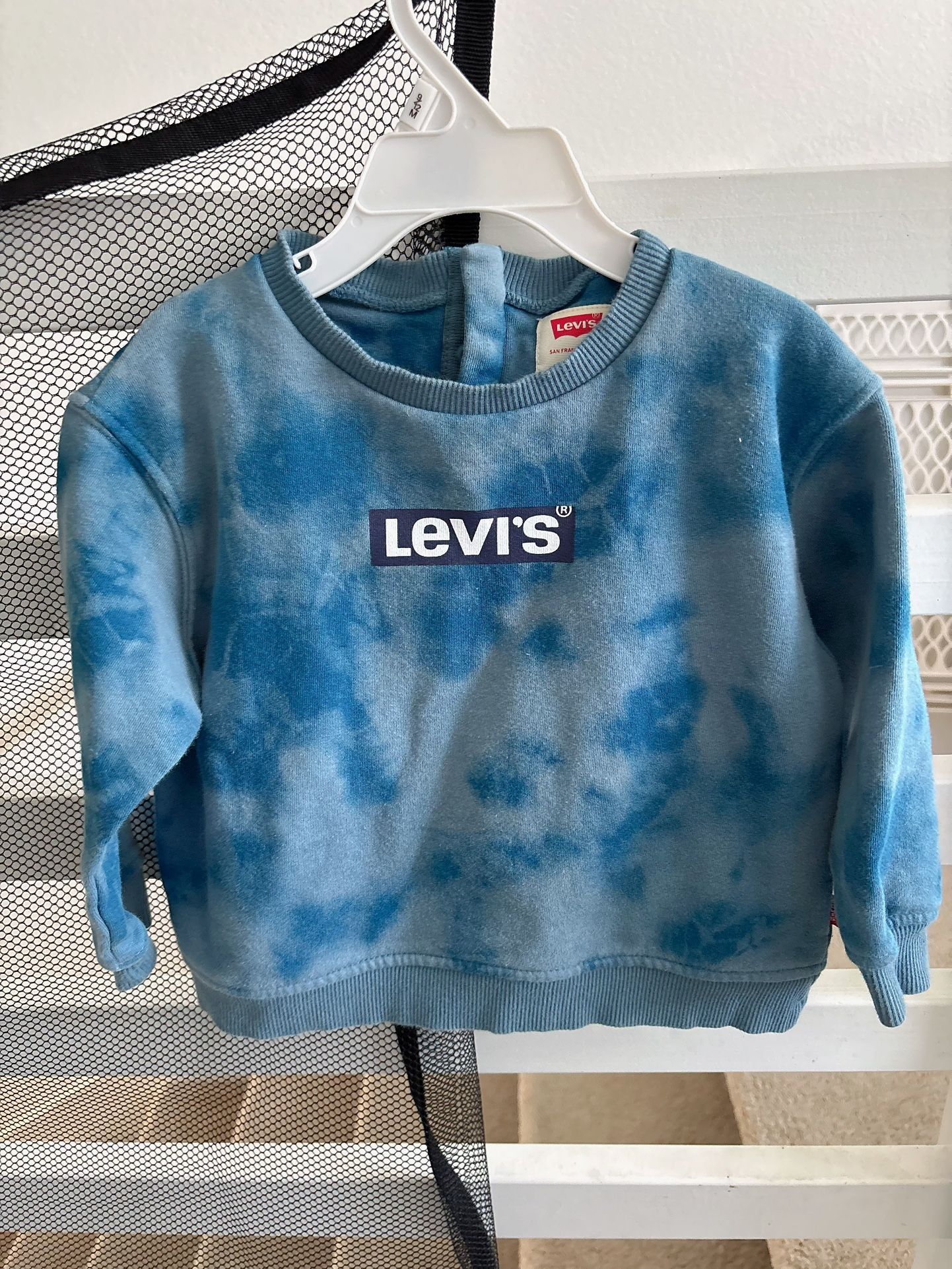 Toddler Boy Levi’s Sweatshirt Size 2T Pullover Logo Tie-Dye Blue Long Sleeve Top Sweater Comes from pet free smoke free home Washed w detergent & s