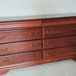 Raymoor And Flannigan Dresser