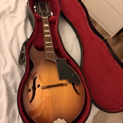 Vintage F hole Mandolin. Mint Condition