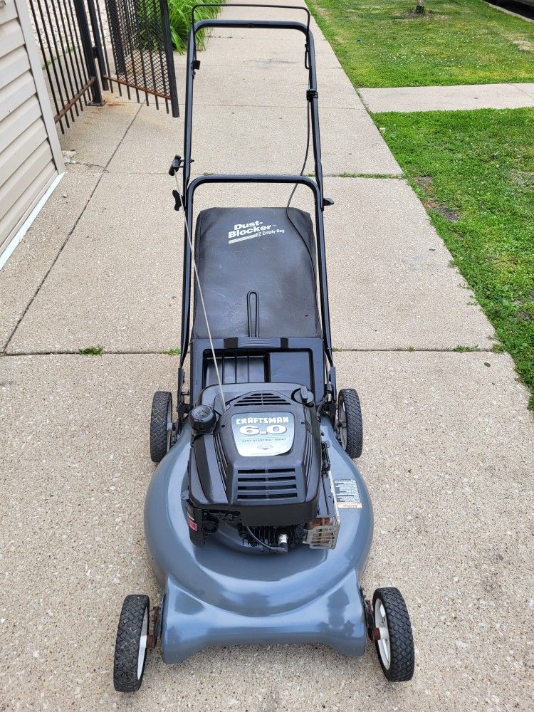 Lawnmower Craftsman Push In Excellents Conditions