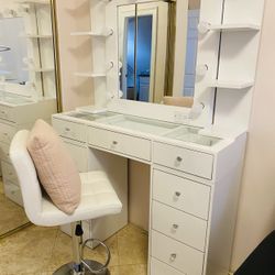 Makeup Vanity Desk With Mirror And Diamond Knobs