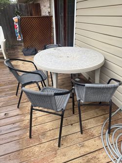 Outdoor table and 4 chairs
