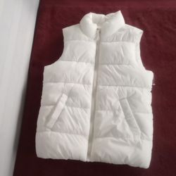Girls Old navy Puffer Vest size M(8)