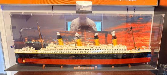 LEGO Titanic 10294 – 9,090 Pieces – Display Case & Extras Included!