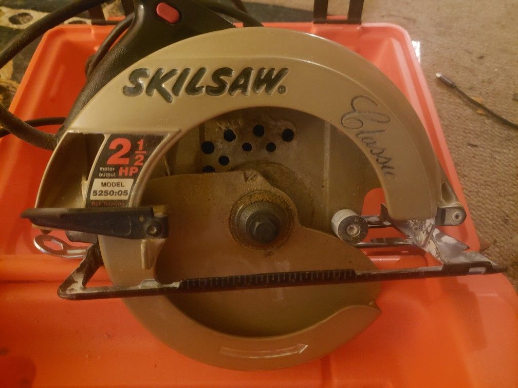 Classic Edition Skilsaw Model 5250 Circular Saw With Case Make Offer