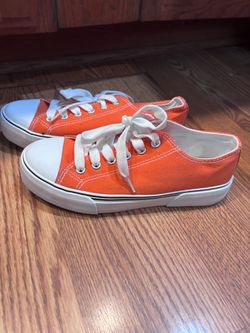 Women’s orange shoe size 6  great for back to school