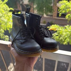 Toddlers Black Dr. Martens Size 10