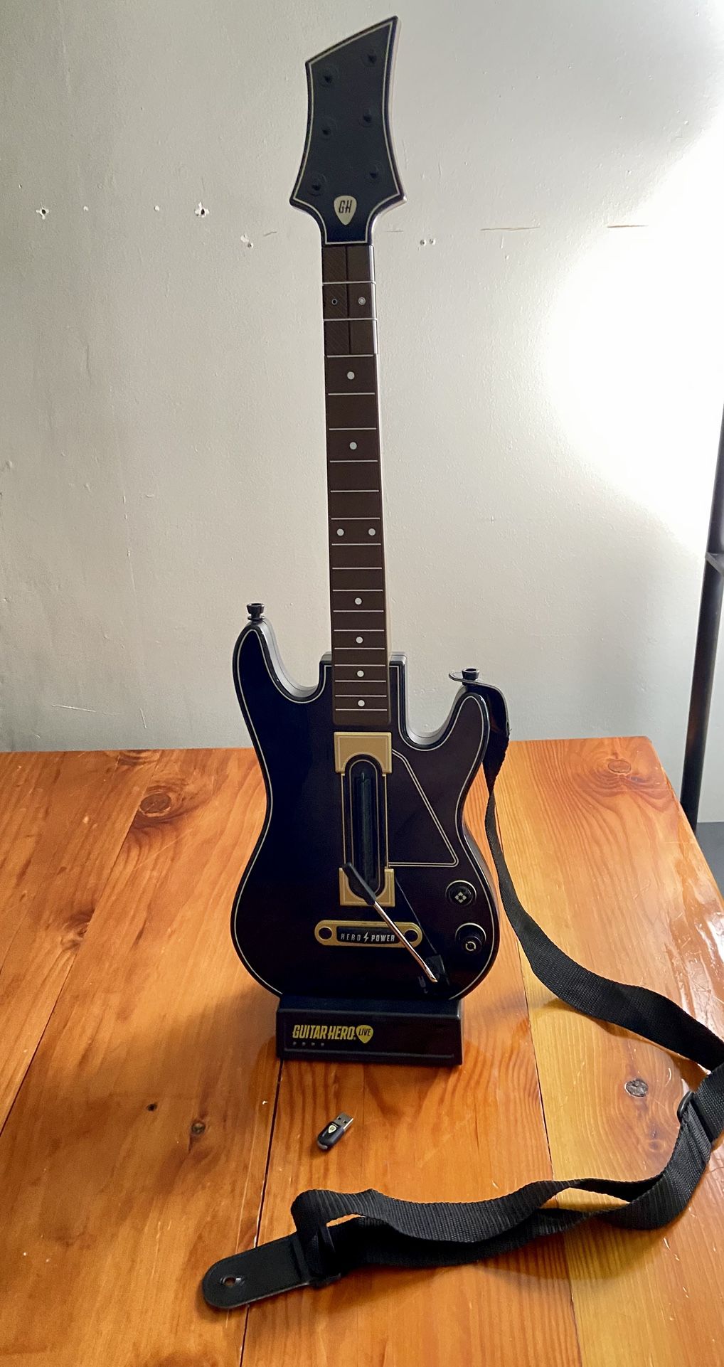 Guitar Hero Live Wireless Guitar 0000654 PS3 W/stand Charger And Dongle
