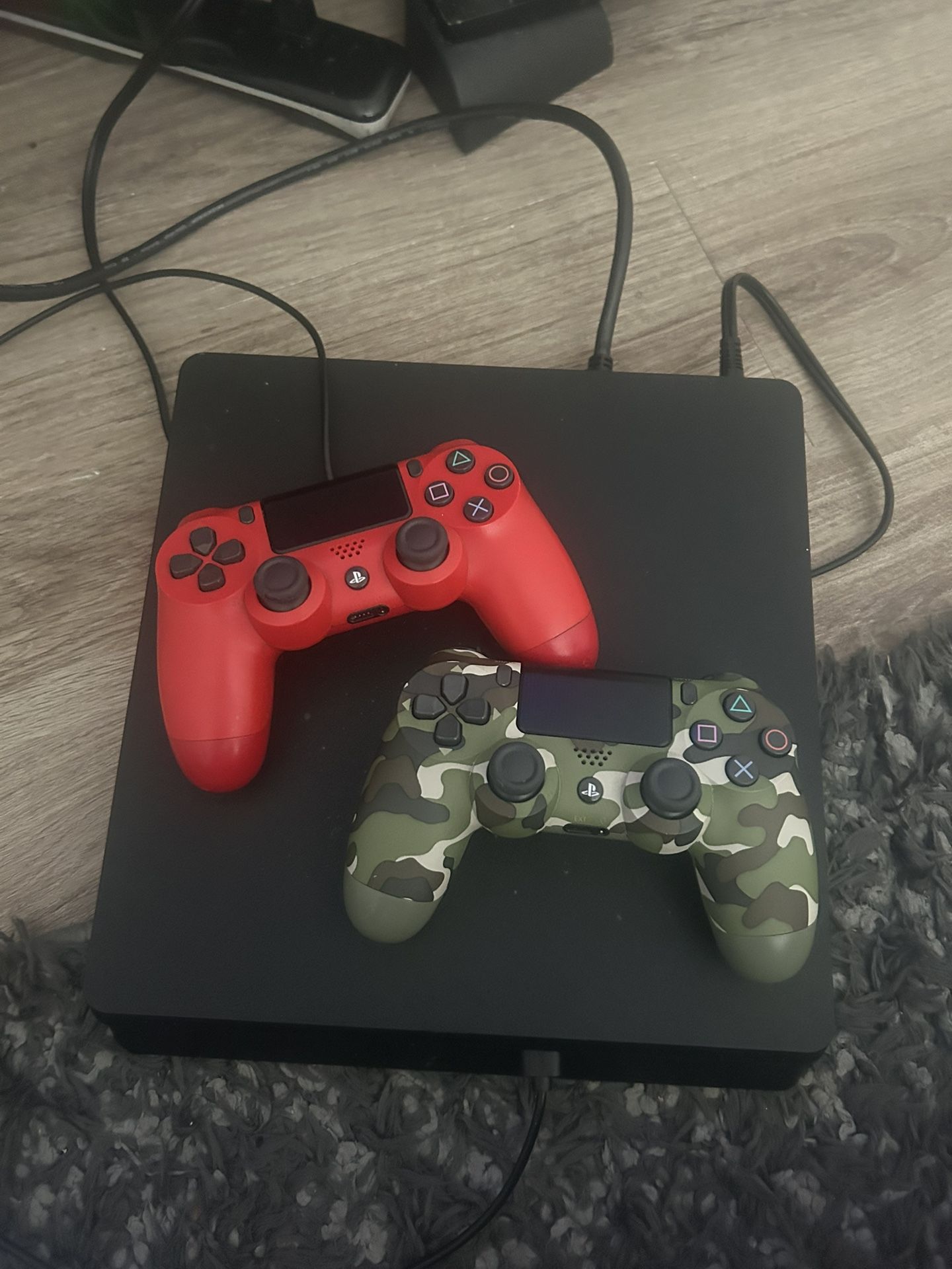 PS4 2 Controllers