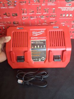 MILWAUKEE M18 18V LITHIUM-ION DUAL BAY RAPID CHARGER