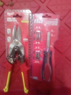 Milwaukee Aviation Snips and 11-in-1 Screwdriver Set