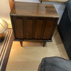 Mid Century Night Stand Or End Table. 