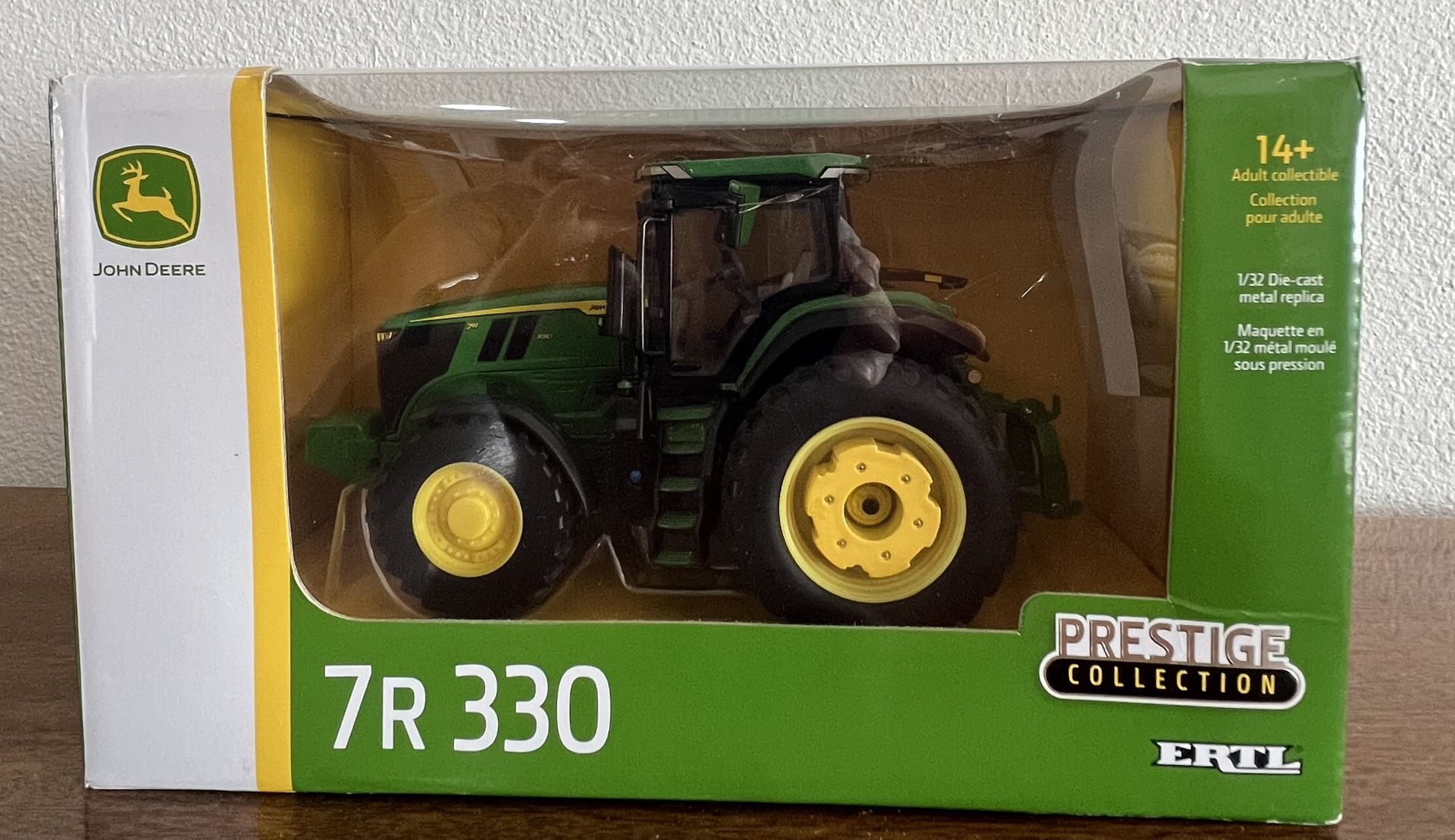 7R330 Prestige Collection ERTL  1/32 Die Cast John Deere Tractor